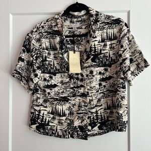 Patterned crop shirt